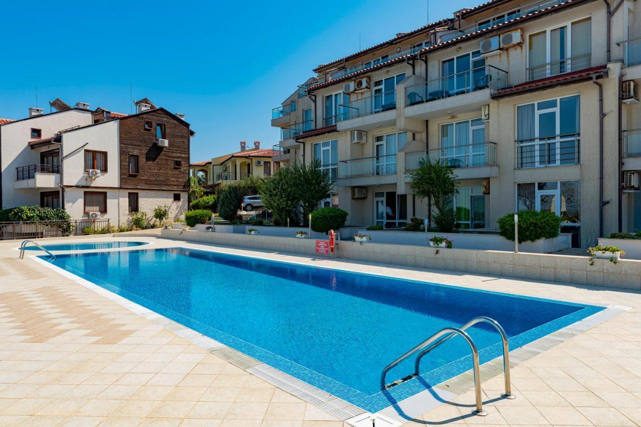 Menada Apolon Apartments Созопол Екстериор снимка
