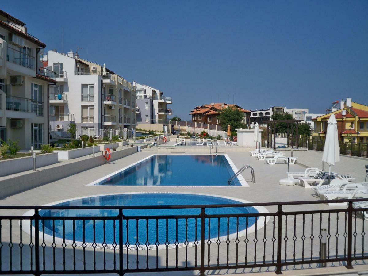 Menada Apolon Apartments Созопол Екстериор снимка